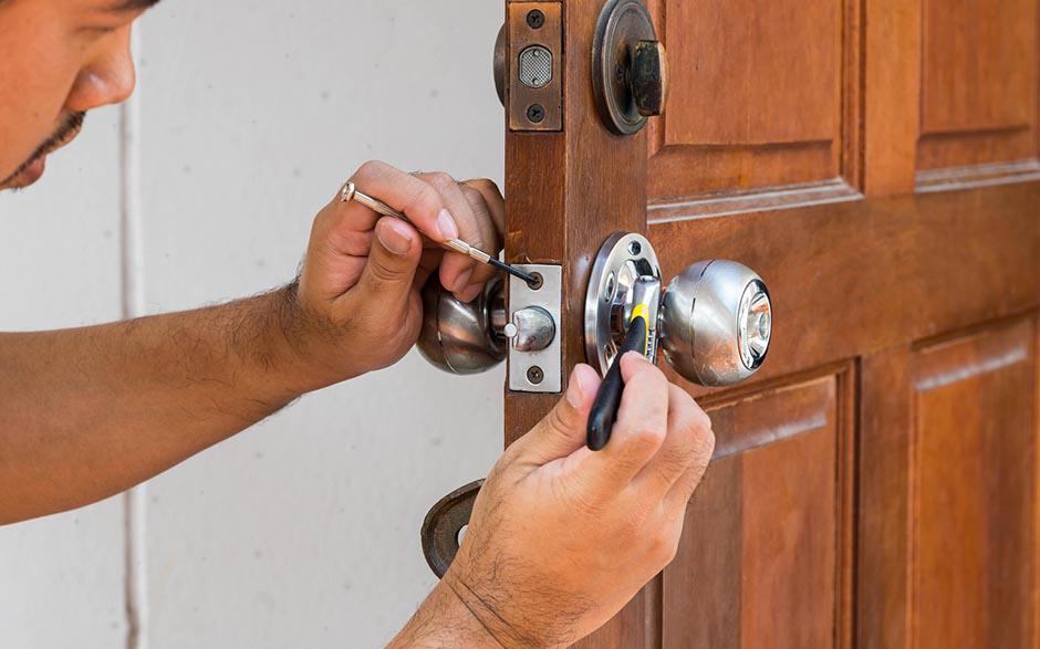 comment ouvrir une porte Istres